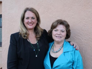 Rotorua Guest speaker Wendyl Nissen L and Zonta Rotorua President Jenny Dowthwaite